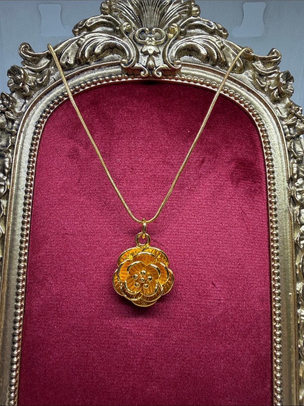 18K Gold Flower Pendant Necklace 20” Snake Chain Estate Quiet Luxury Floral